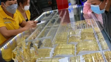 تراجع مفاجئ.. أسعار الذهب والعملات تسجل انخفاضاً حاداً في تعاملات اليوم بنسب محددة